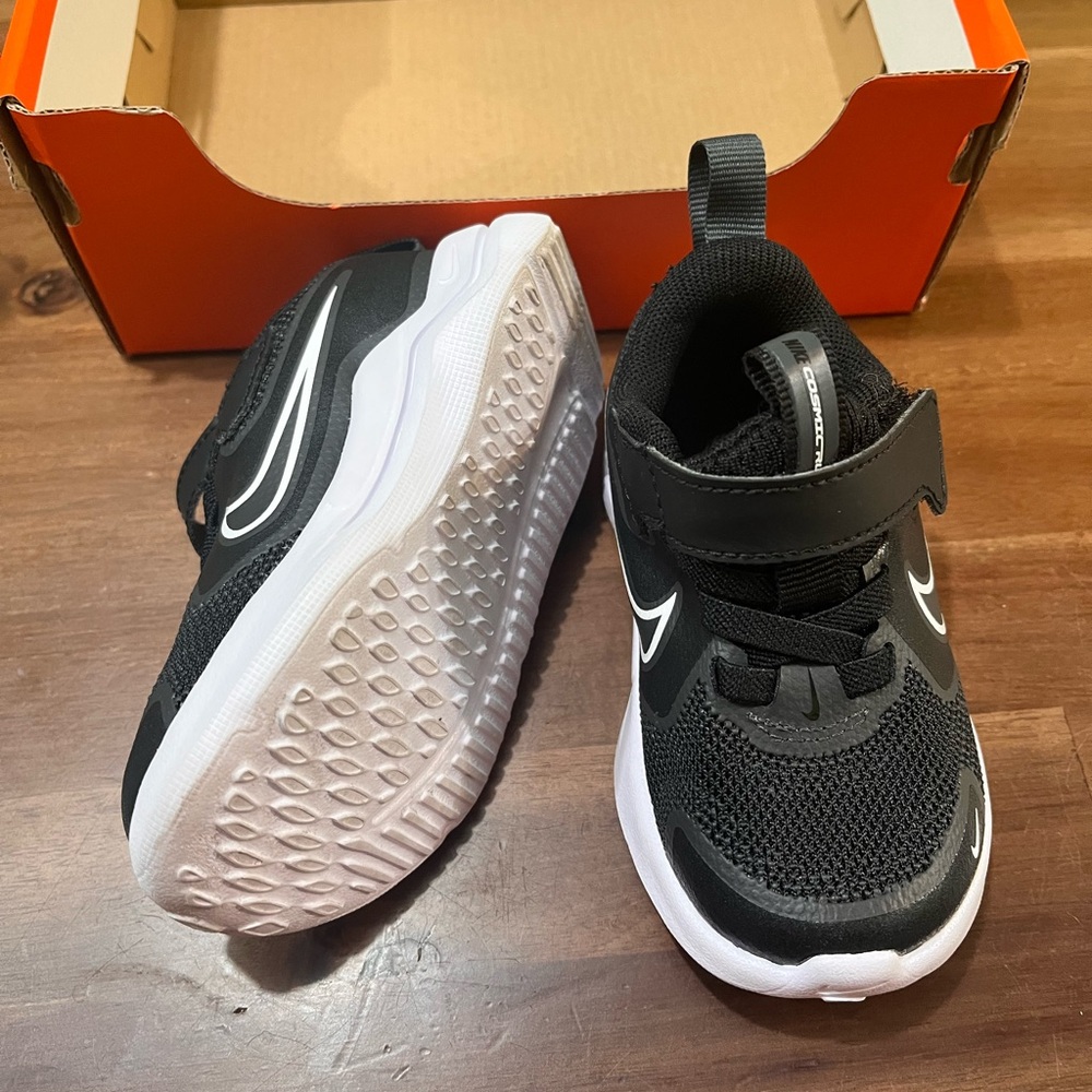 Black and white Nike toddler shoes 5C